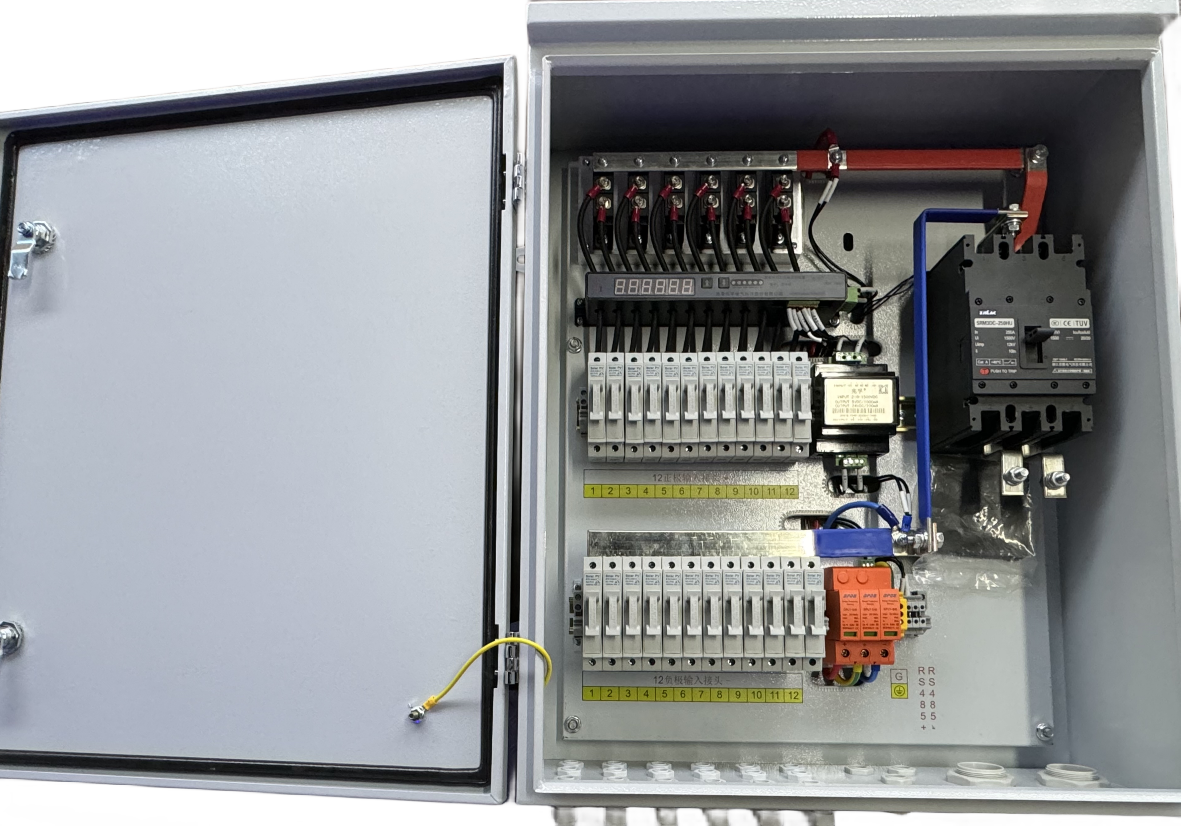 Otimizando sistemas solares domésticos: o papel das caixas de combinadores ZJSLAC DC em soluções domésticas de energia solar